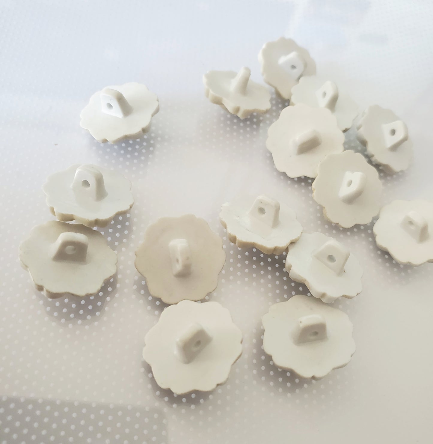 Off White Raised Flowers Shank Buttons, Size 15mm 1.5cm QTY 15
