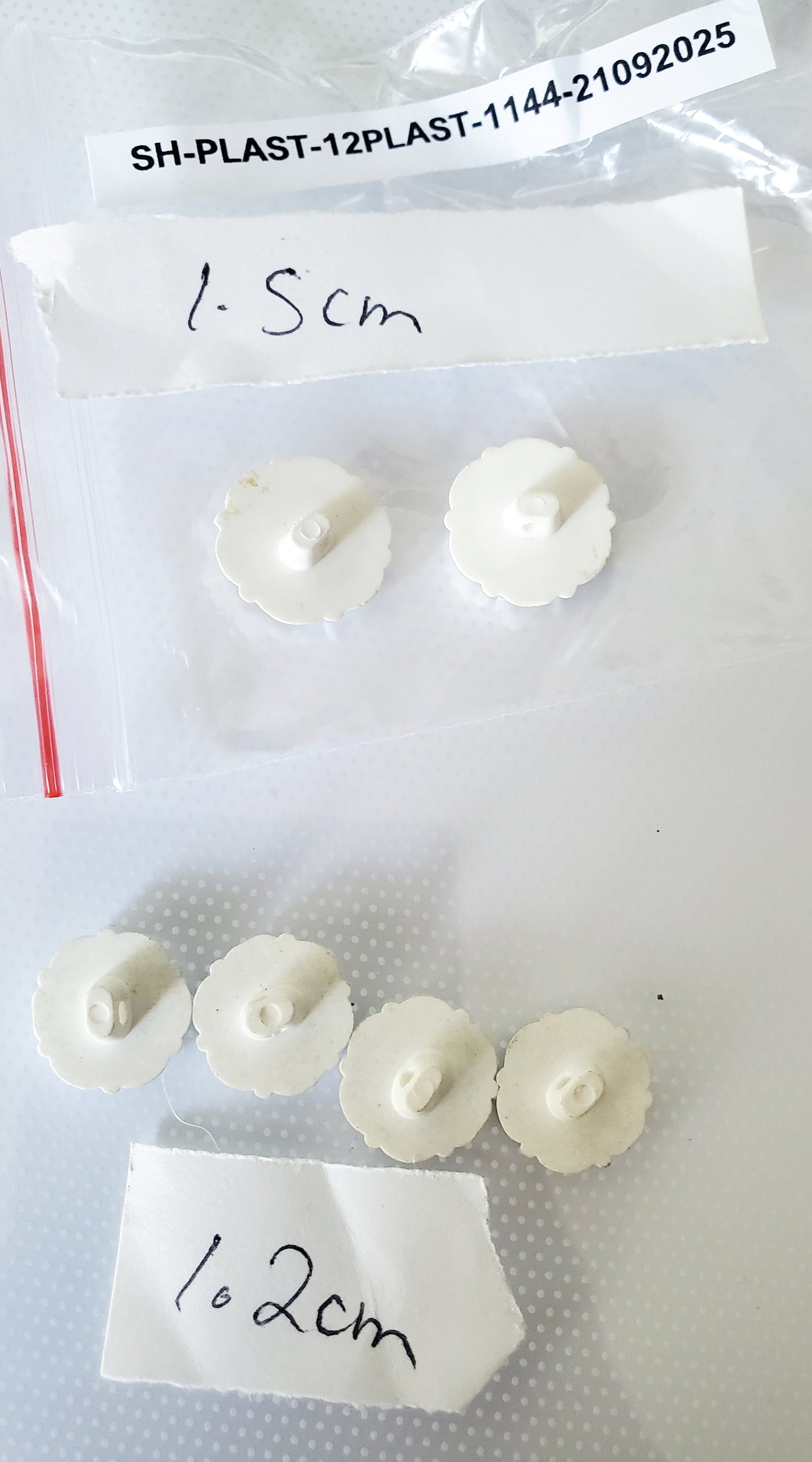 White Romantic Style Shank Buttons, Round, Size 15mm 1.5cm (QTYx2) & 12mm 1.2cm (QTYx3), Plastic