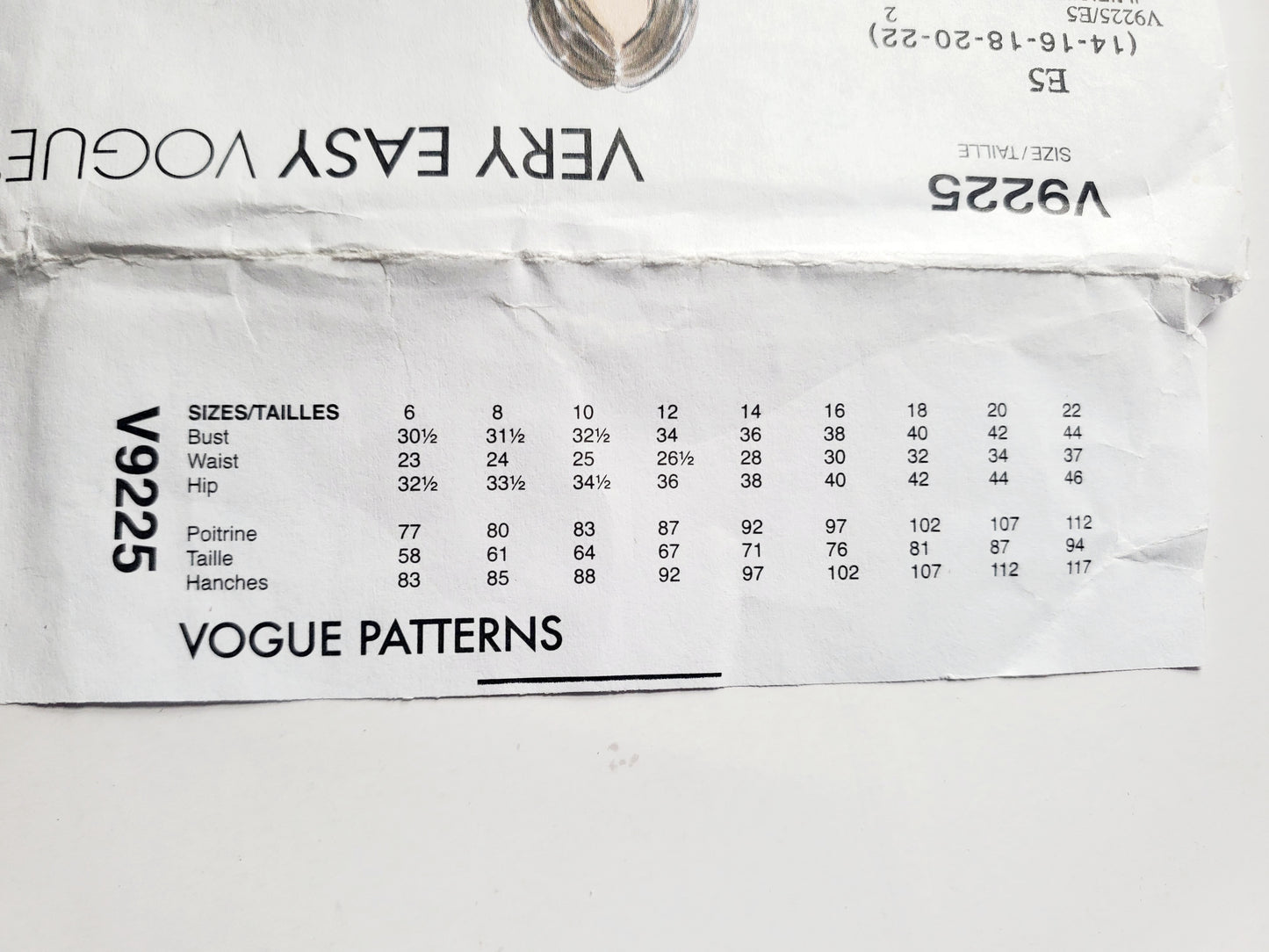 VERY EASY VOGUE Sewing Pattern V9225, Semi-Fitted Tunics, Shaped Tunics, Size 14-22