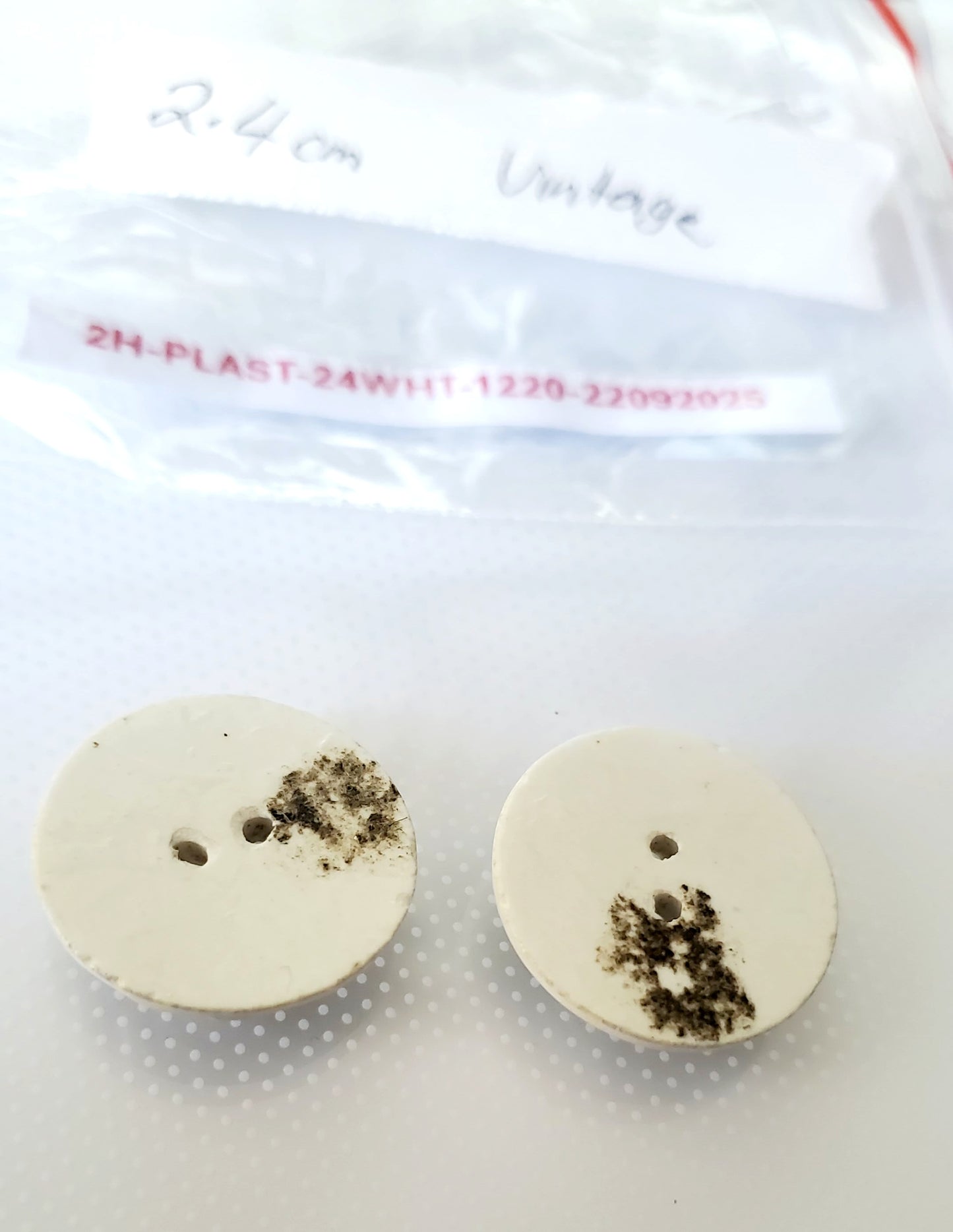 White, Vintage, Round, 2-Holed Buttons, Daisy Flowers, Size 24mm, 2.4cm, Plastic QTY 2