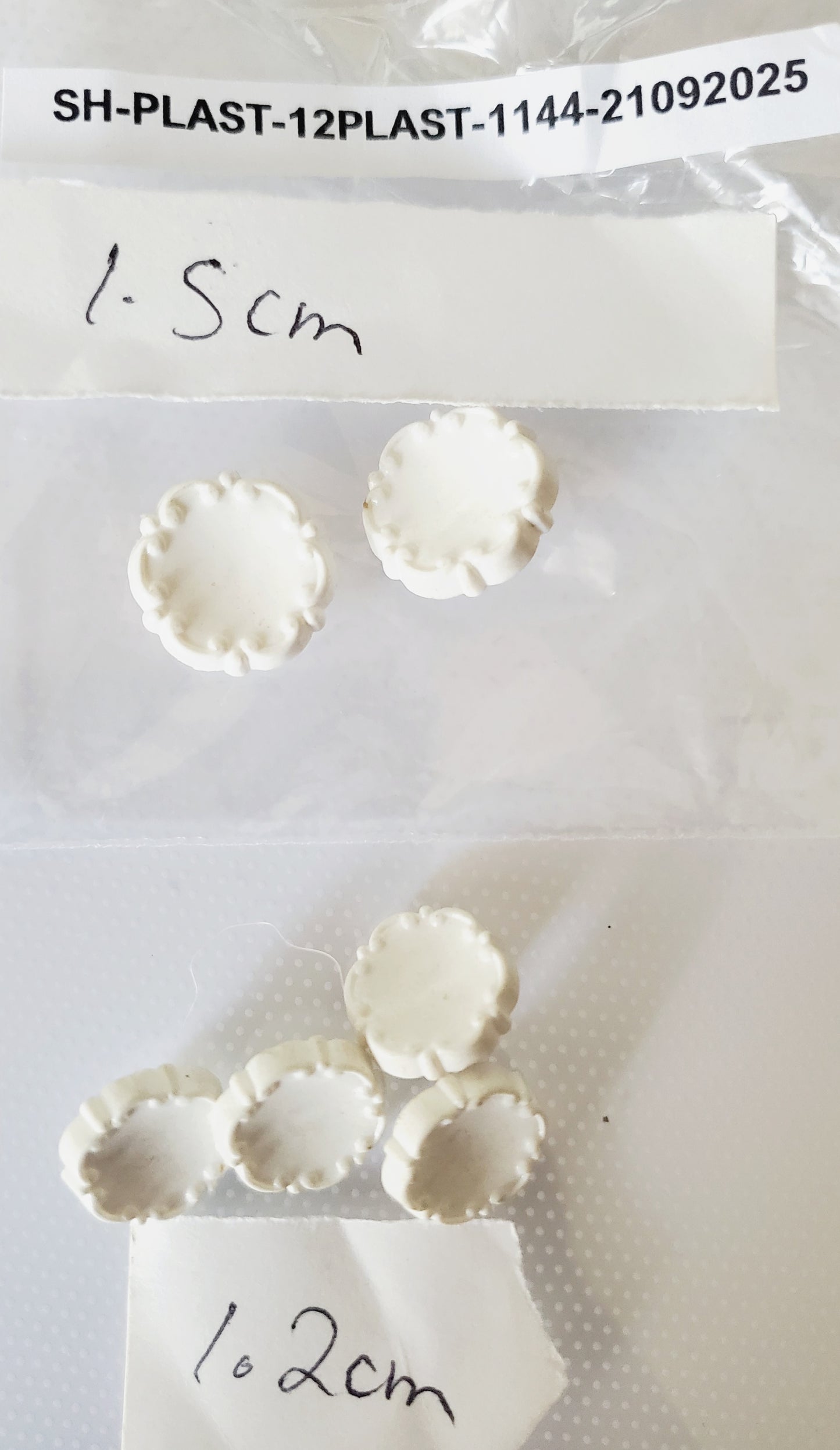 White Romantic Style Shank Buttons, Round, Size 15mm 1.5cm (QTYx2) & 12mm 1.2cm (QTYx3), Plastic