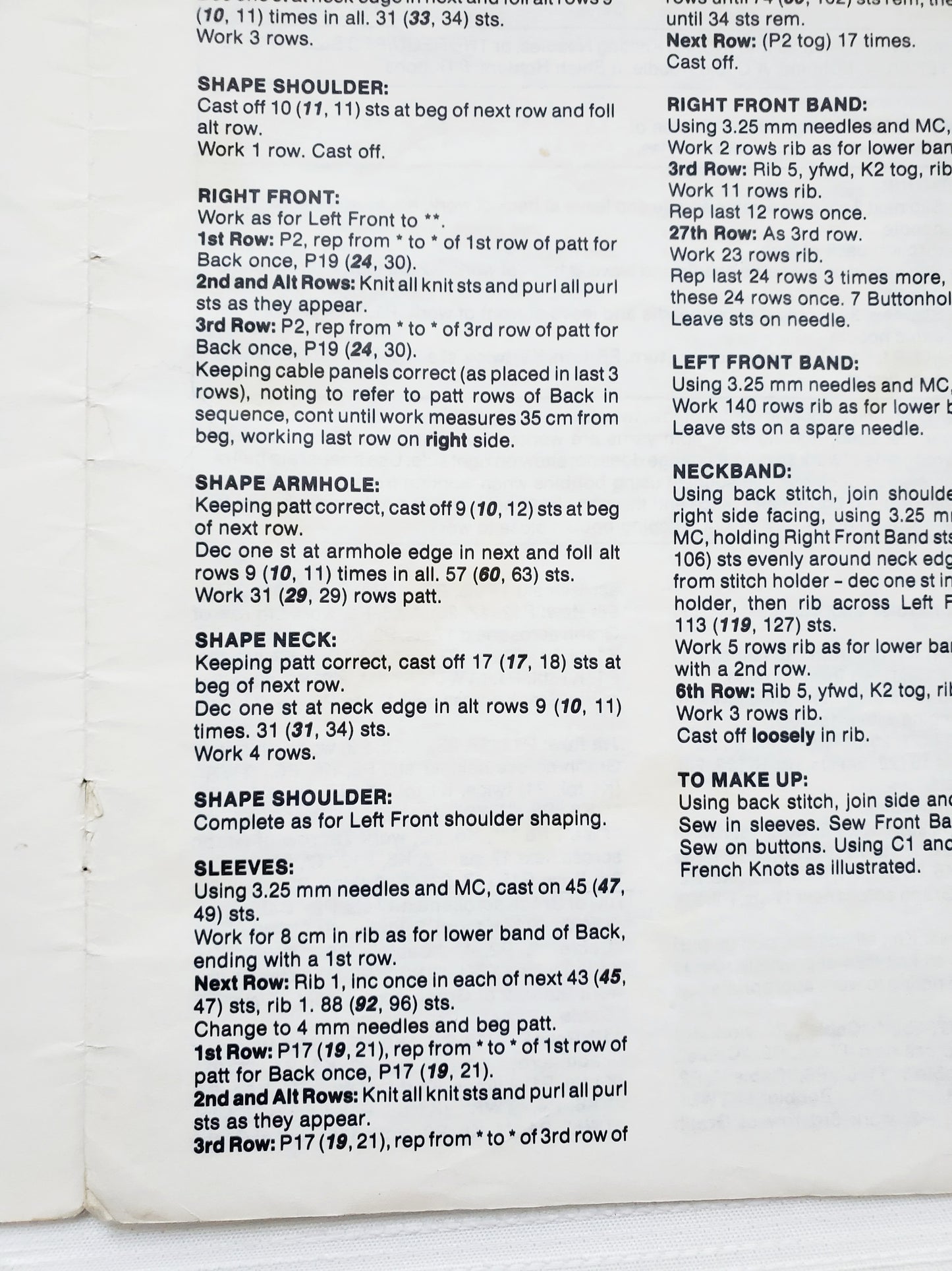 Knitting Booklet by Cleckheaton. Aran / Fair Isle Knits in 8 PLY Machine wash, Book No. 407