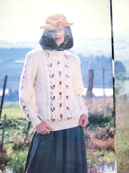 Knitting Booklet by Cleckheaton. Aran / Fair Isle Knits in 8 PLY Machine wash, Book No. 407