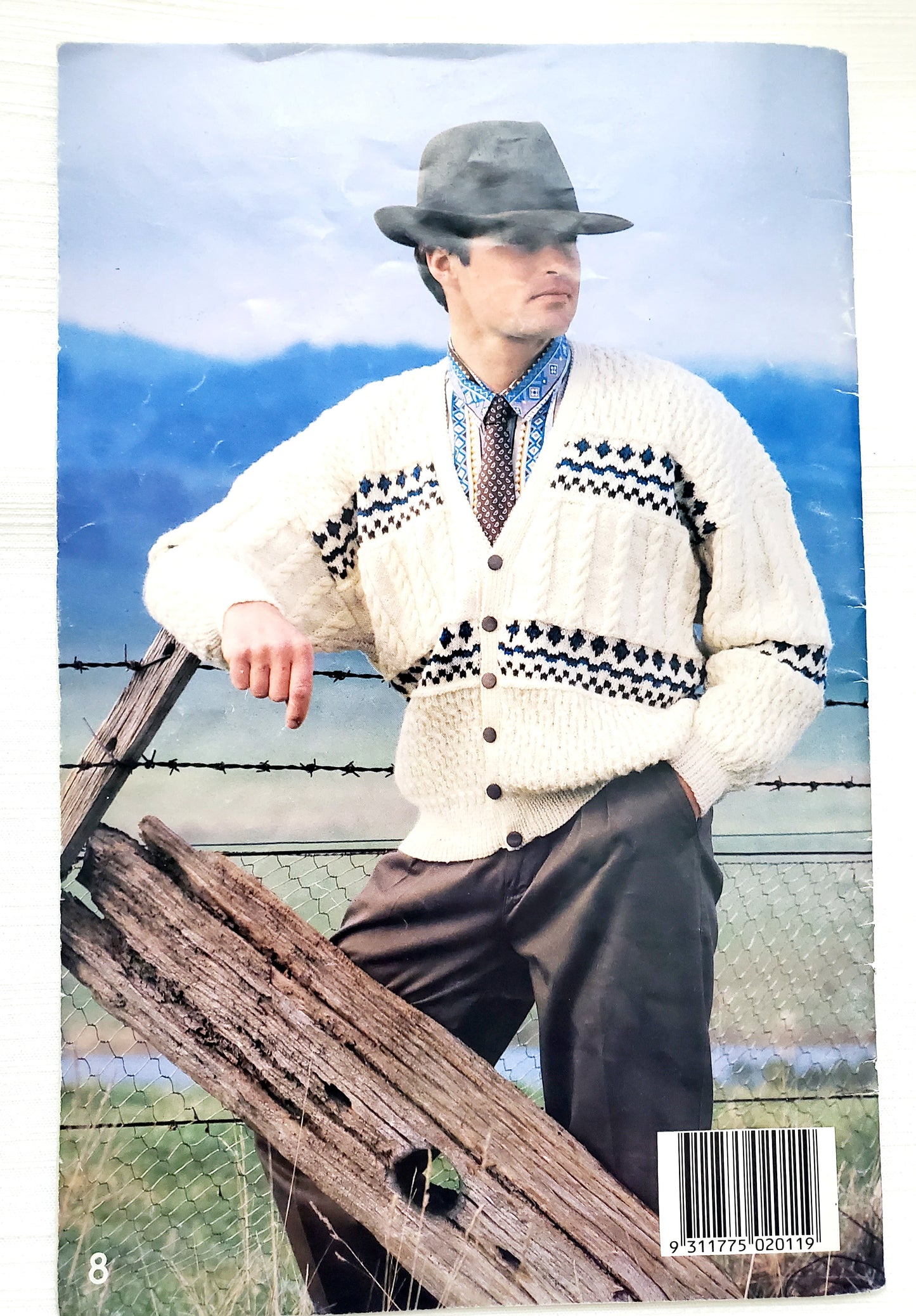 Knitting Booklet by Cleckheaton. Aran / Fair Isle Knits in 8 PLY Machine wash, Book No. 407