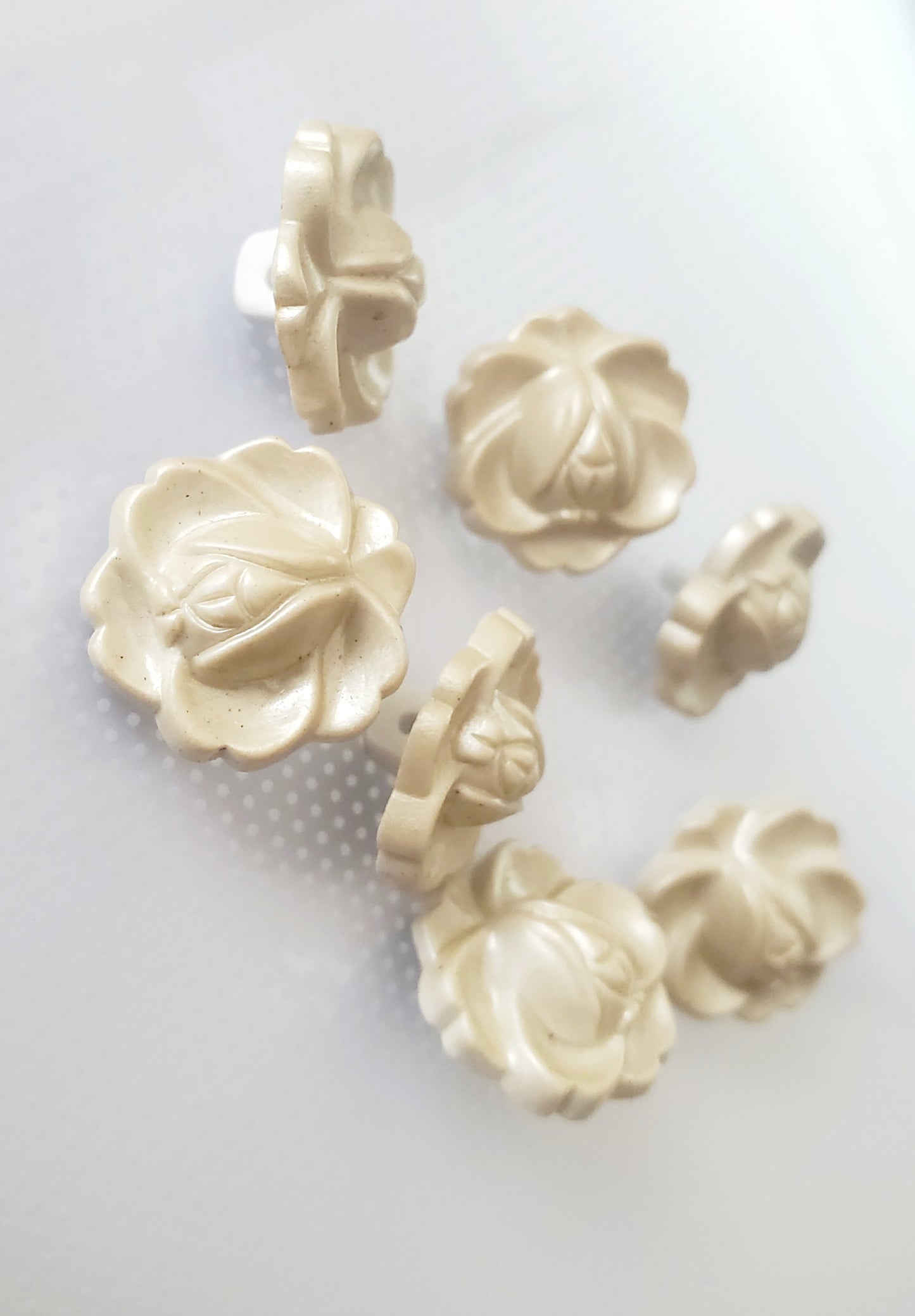 Shank Sewing Buttons, Flower 3D, 15mm, 1.5cm, Plastic, QTY 7