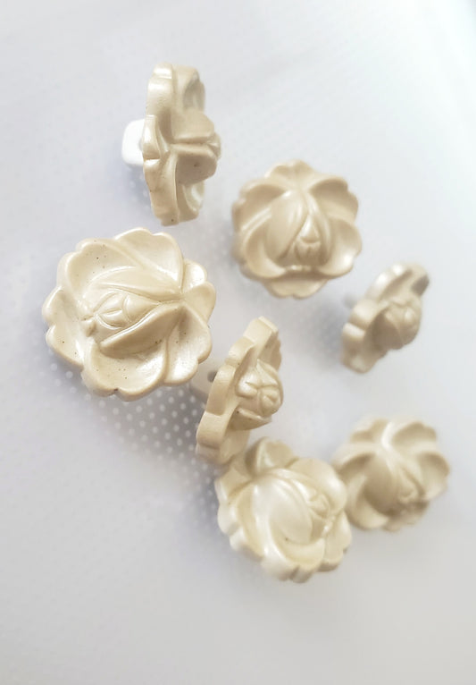 Shank Sewing Buttons, Flower 3D, 15mm, 1.5cm, Plastic, QTY 7