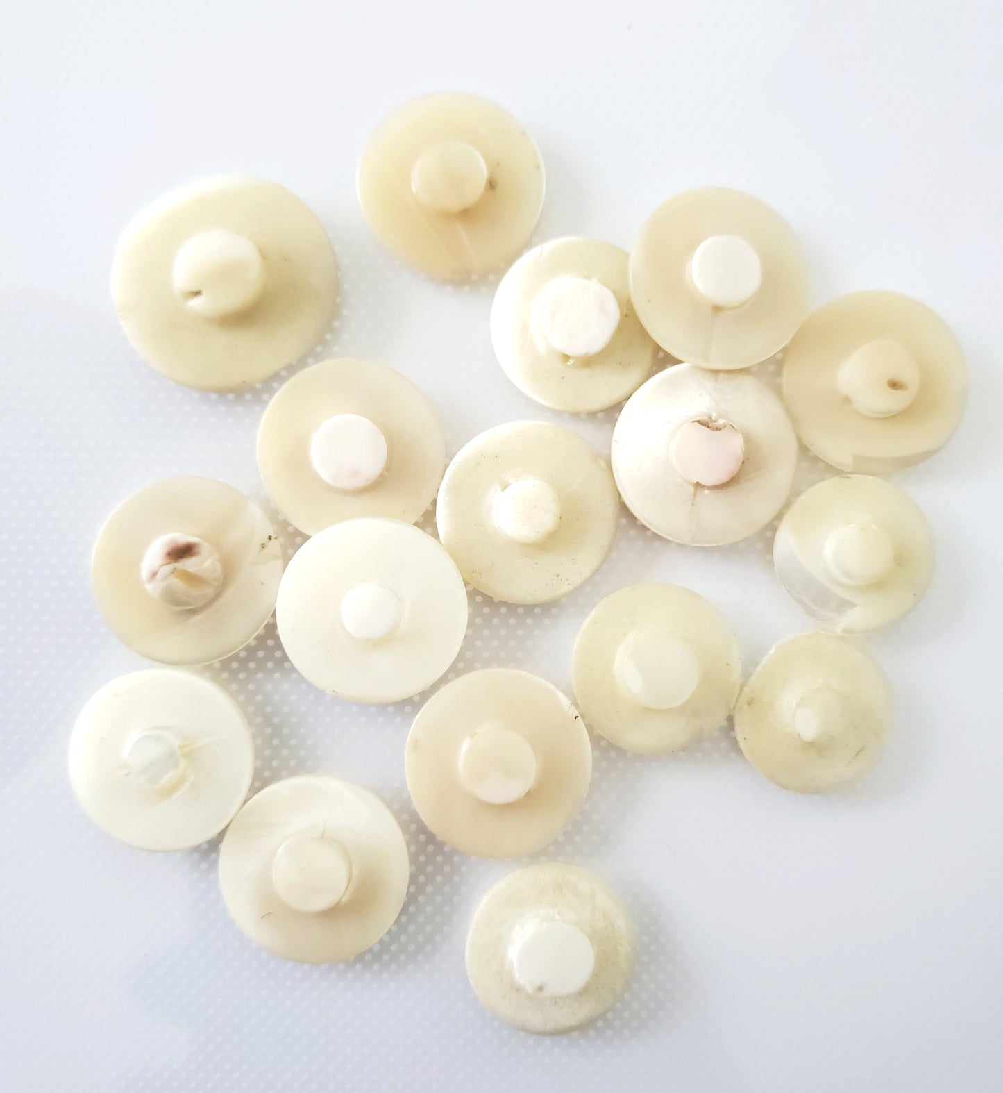 Shank Sewing Buttons, 2cm, 2.3cm, 1.54cm, Natural, Vintage, Mother Of Pearl? QTY 17