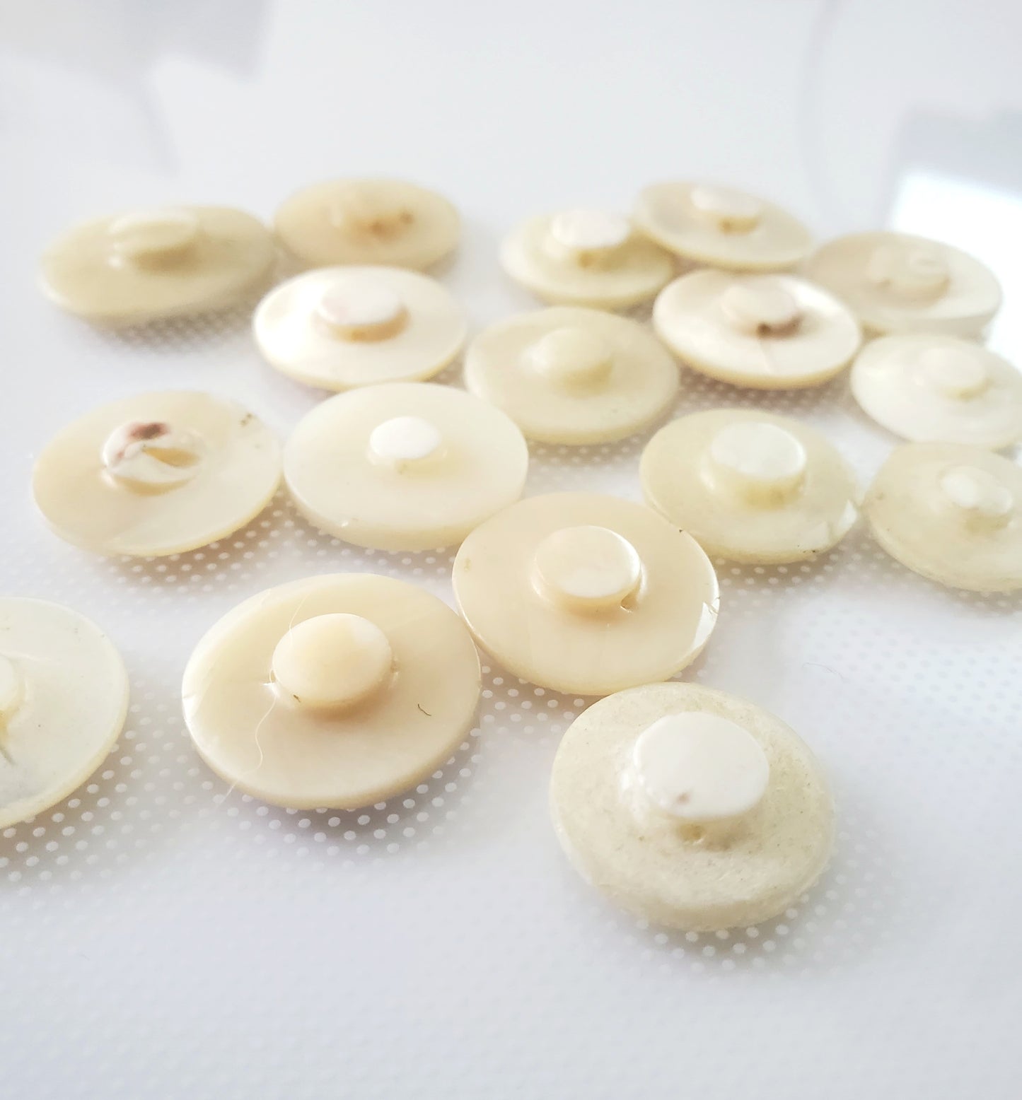 Shank Sewing Buttons, 2cm, 2.3cm, 1.54cm, Natural, Vintage, Mother Of Pearl? QTY 17