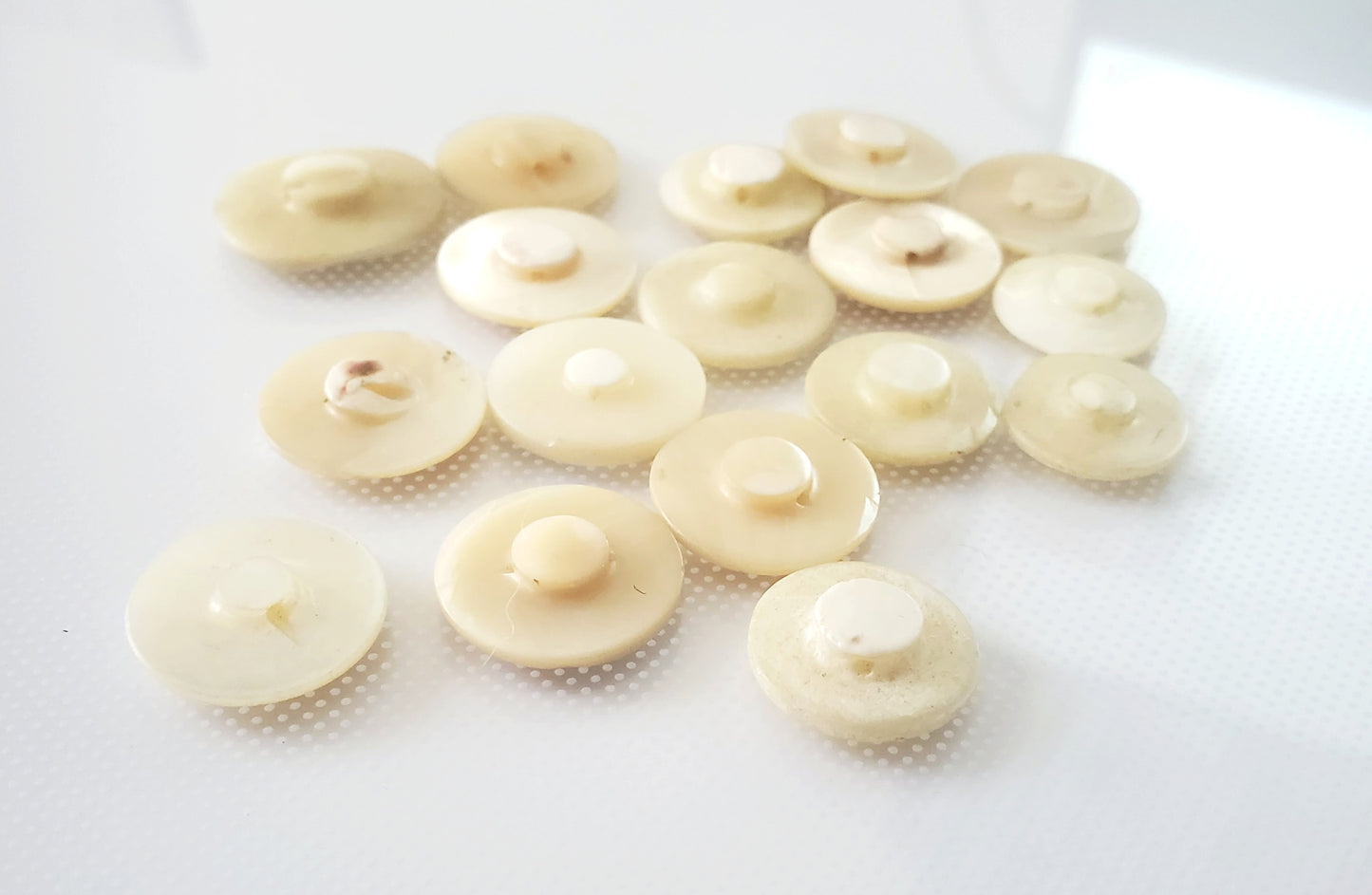 Shank Sewing Buttons, 2cm, 2.3cm, 1.54cm, Natural, Vintage, Mother Of Pearl? QTY 17