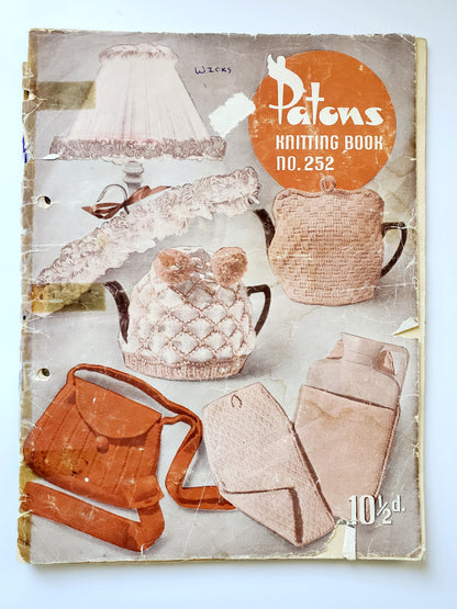 Vintage 1950's Patons Knitting Book No. 252. Tea Cozy Lampshade Bag Toy Rugs