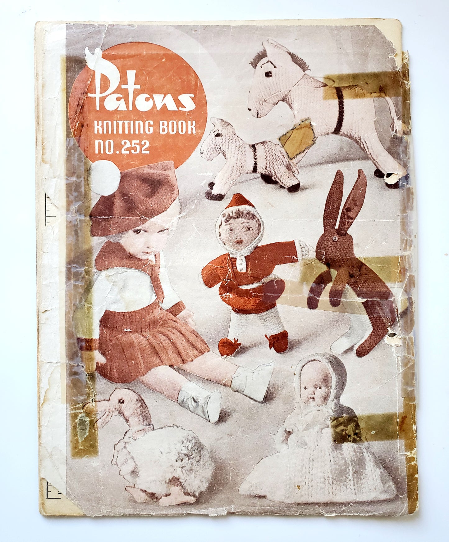 Vintage 1950's Patons Knitting Book No. 252. Tea Cozy Lampshade Bag Toy Rugs